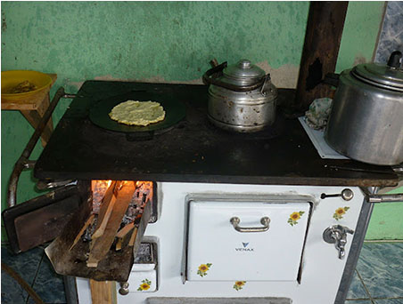 será que lenha pra cozinhar sai mais barato?